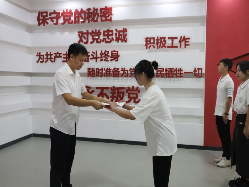 CymE_1688986402702079279.jpg CymE_1688986402702079279.jpg